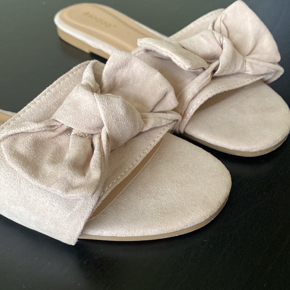 Bamboo Nude Bow Sandals Suede - Picture 2 of 5